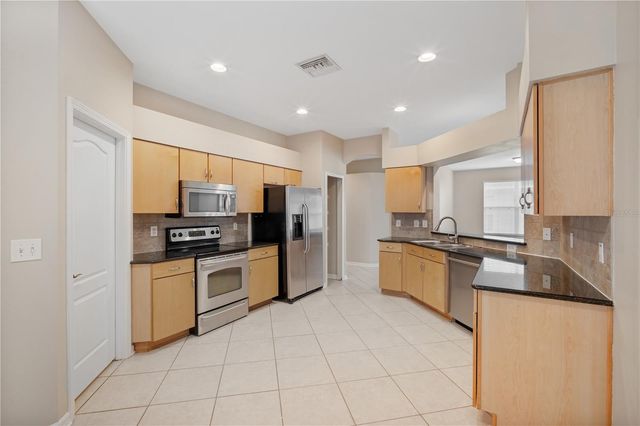 427 STONE BRIAR DRIVE, Ruskin, FL 33570