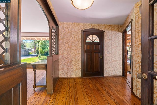 1370 Pine Tree Dr, Alamo, CA 94507