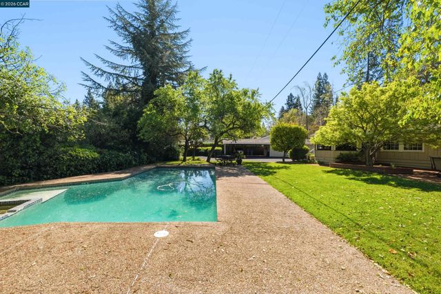 1370 Pine Tree Dr, Alamo, CA 94507