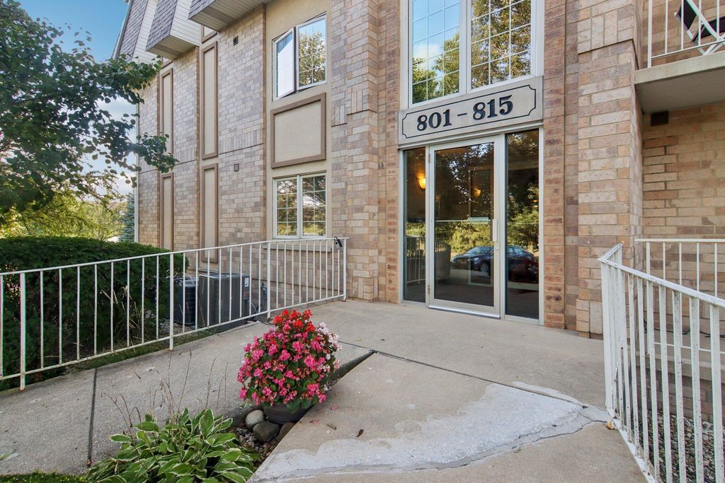 810 Swan Drive 2a, Dyer, IN 46311