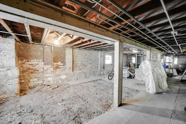 2333 W Montana Street, Chicago, IL 60647