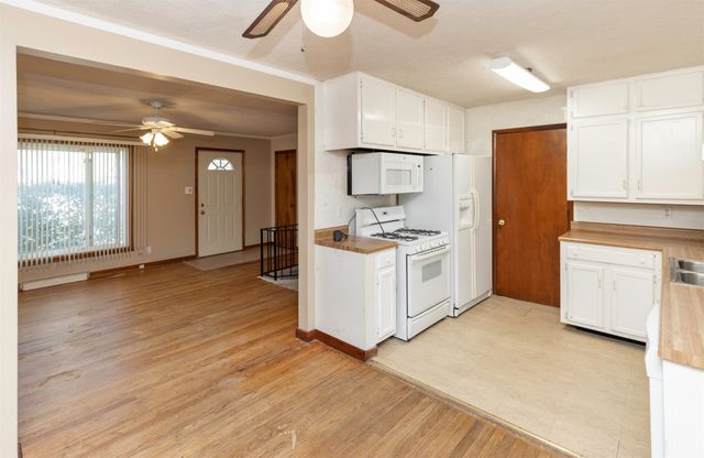 2401 Tomlin Lane, Des Moines, IA 50317