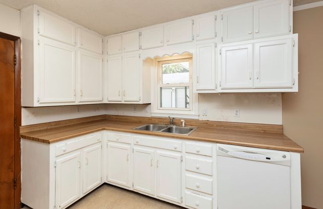 2401 Tomlin Lane, Des Moines, IA 50317