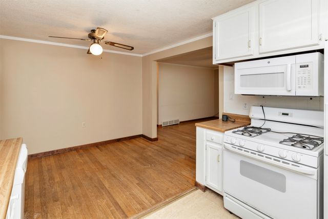2401 Tomlin Lane, Des Moines, IA 50317