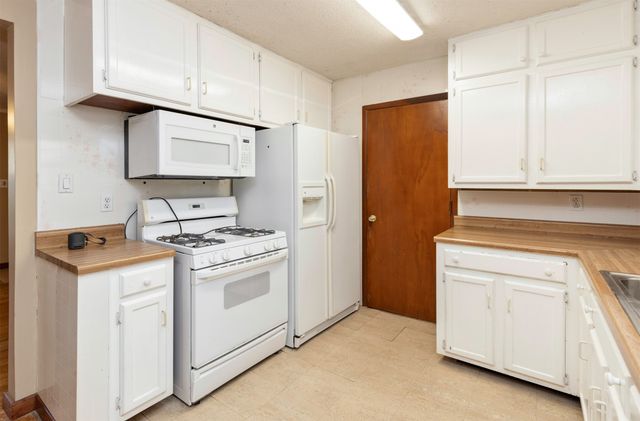 2401 Tomlin Lane, Des Moines, IA 50317