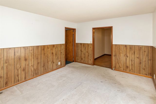 2401 Tomlin Lane, Des Moines, IA 50317