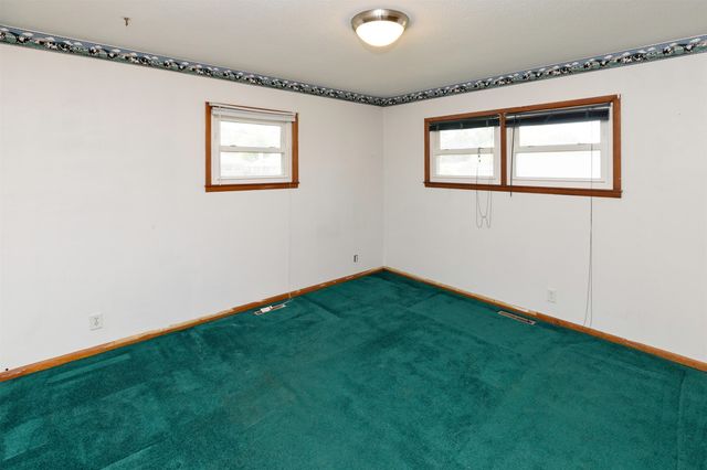 2401 Tomlin Lane, Des Moines, IA 50317