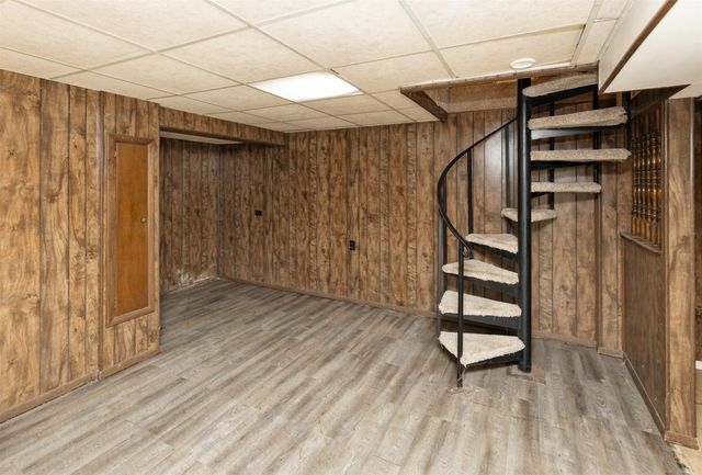 2401 Tomlin Lane, Des Moines, IA 50317