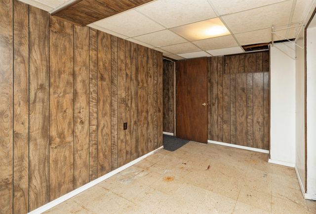 2401 Tomlin Lane, Des Moines, IA 50317