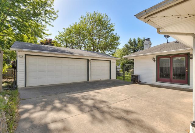 2401 Tomlin Lane, Des Moines, IA 50317