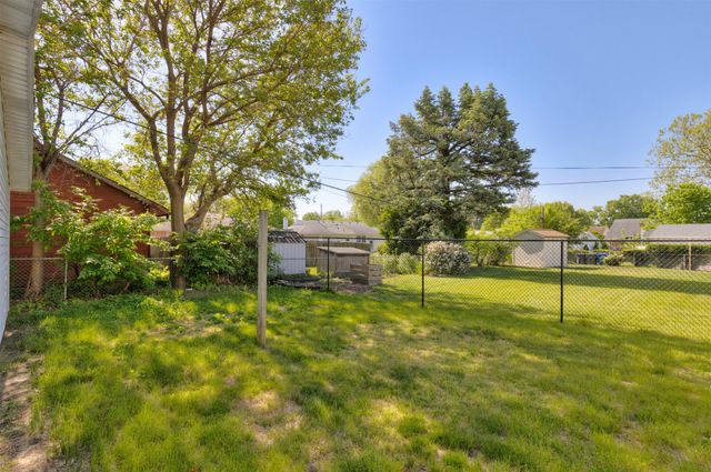 2401 Tomlin Lane, Des Moines, IA 50317