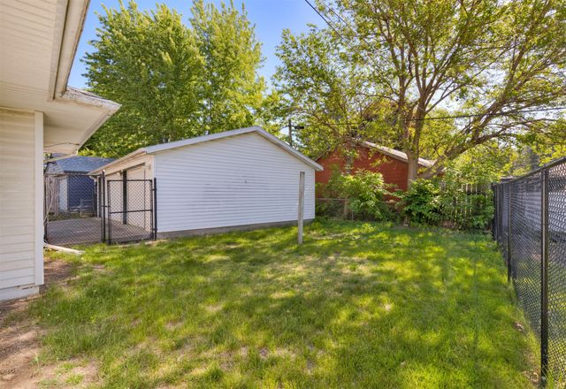 2401 Tomlin Lane, Des Moines, IA 50317