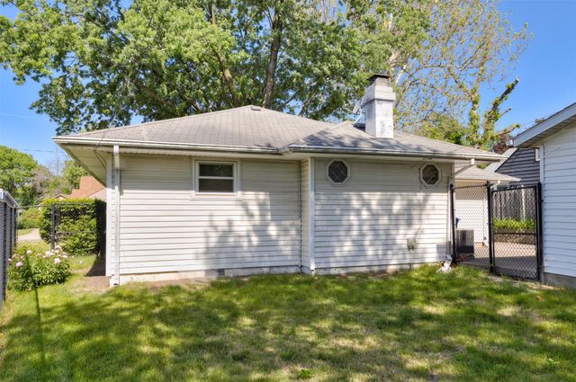 2401 Tomlin Lane, Des Moines, IA 50317