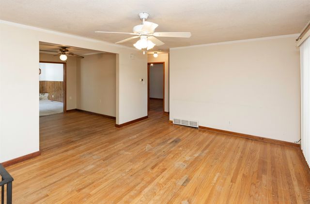 2401 Tomlin Lane, Des Moines, IA 50317