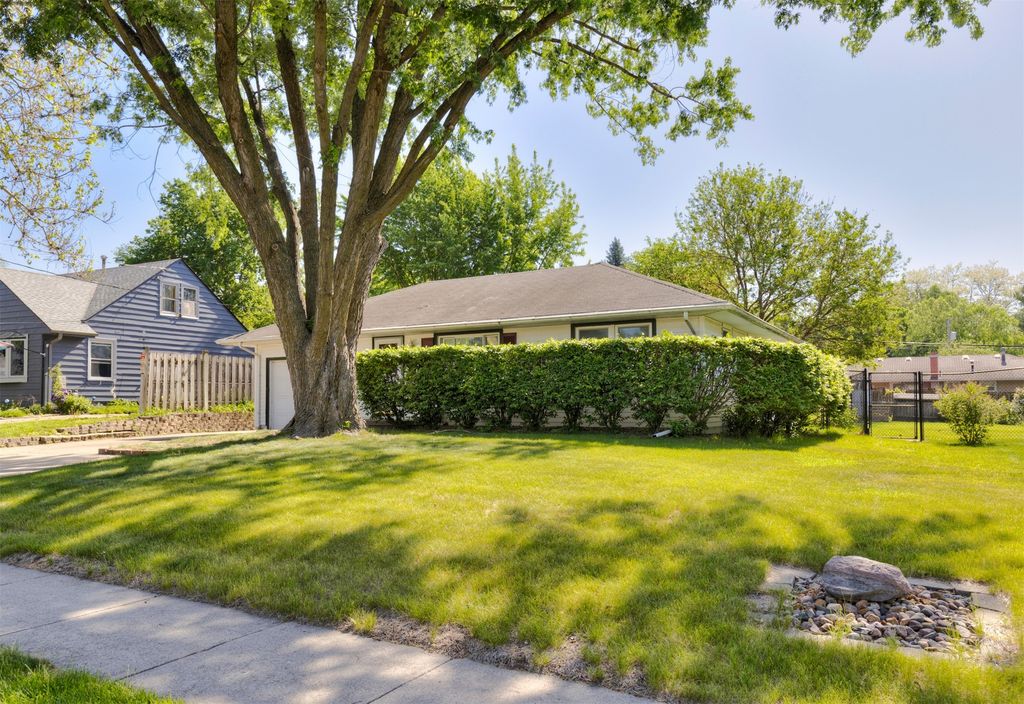 2401 Tomlin Lane, Des Moines, IA 50317