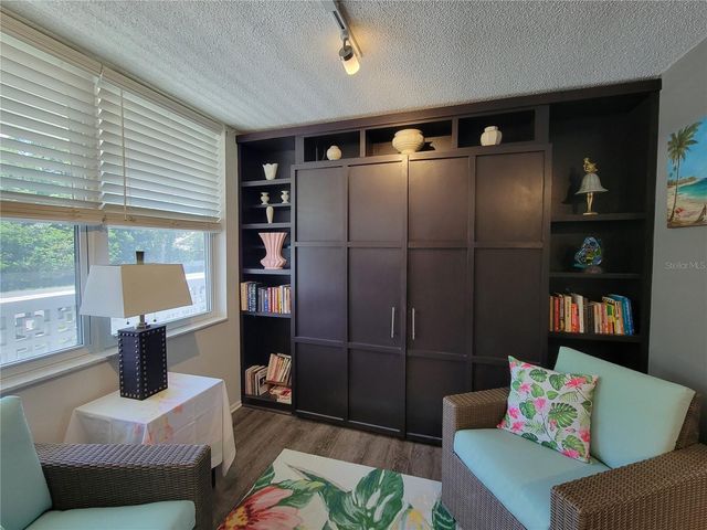 4720 LOCUST STREET NE 219, St Petersburg, FL 33703