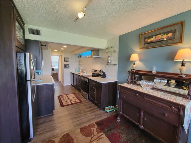 4720 LOCUST STREET NE 219, St Petersburg, FL 33703