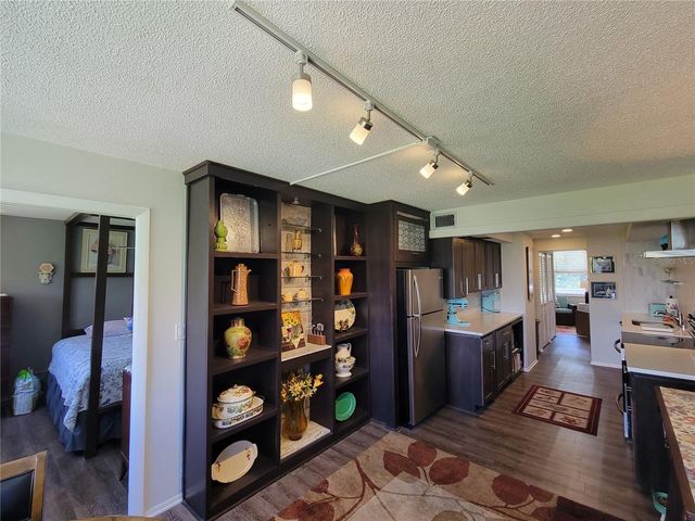 4720 LOCUST STREET NE 219, St Petersburg, FL 33703