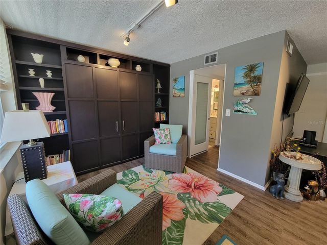 4720 LOCUST STREET NE 219, St Petersburg, FL 33703