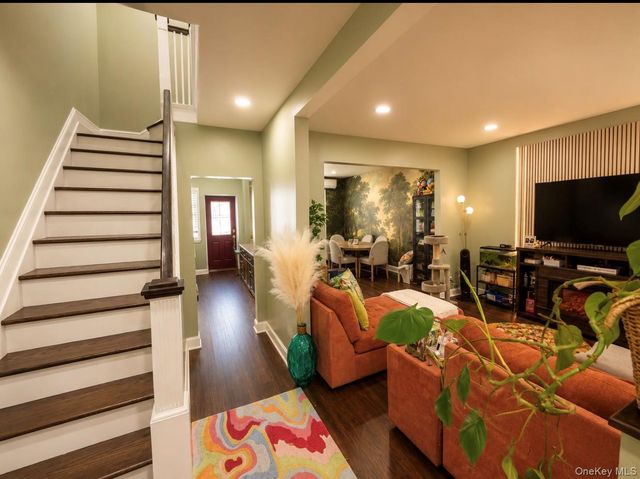 7836 75th Street, Glendale, NY 11385