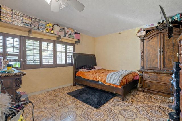 330 NW 13th St, Homestead, FL 33030