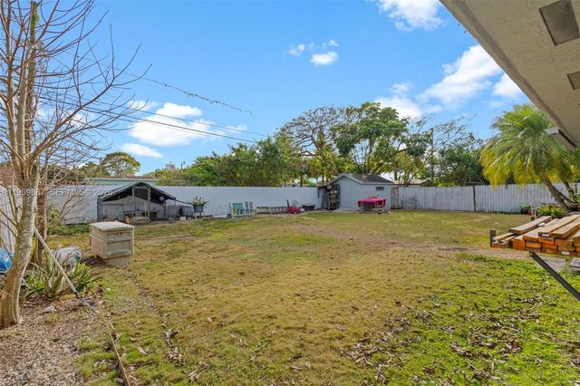 330 NW 13th St, Homestead, FL 33030