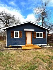 1848 W Bridge ST, New Braunfels, TX 78130