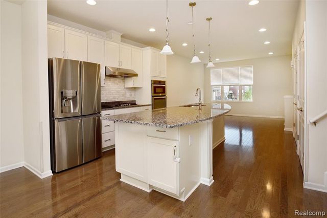 2888 Glenbar Circle, Rochester, MI 48307