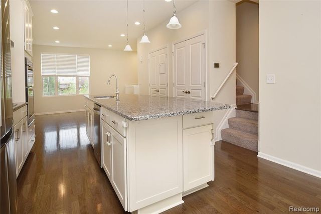 2888 Glenbar Circle, Rochester, MI 48307