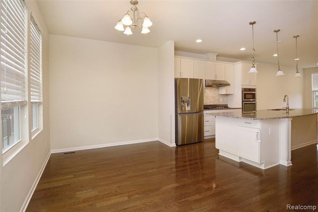 2888 Glenbar Circle, Rochester, MI 48307