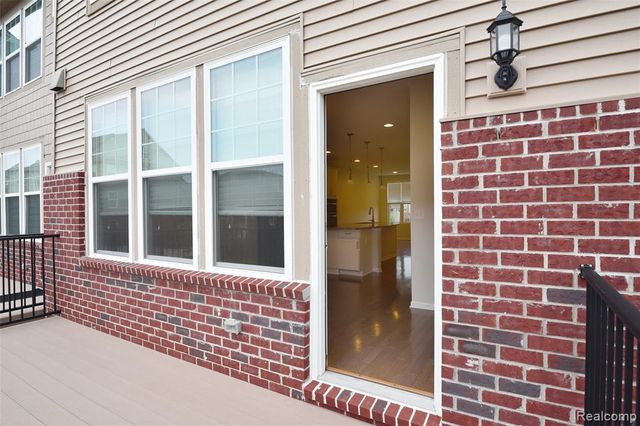 2888 Glenbar Circle, Rochester, MI 48307