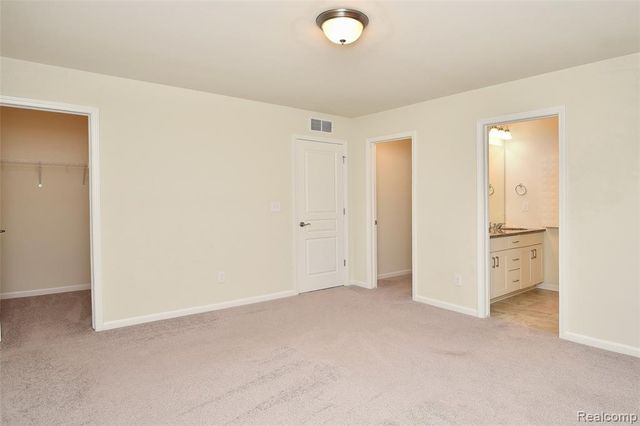 2888 Glenbar Circle, Rochester, MI 48307
