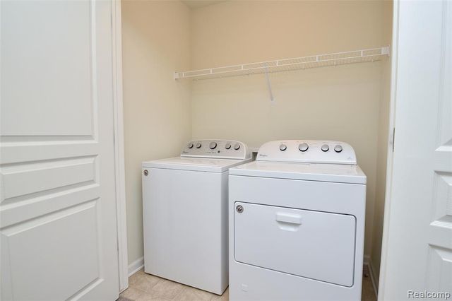 2888 Glenbar Circle, Rochester, MI 48307