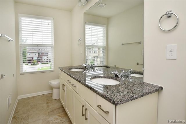 2888 Glenbar Circle, Rochester, MI 48307