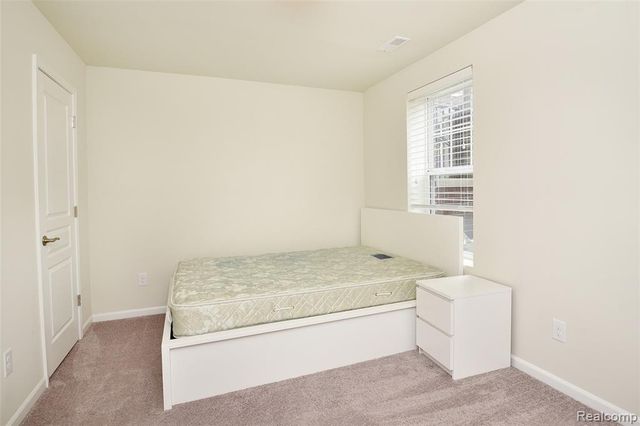 2888 Glenbar Circle, Rochester, MI 48307
