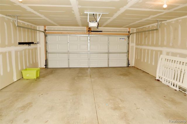 2888 Glenbar Circle, Rochester, MI 48307