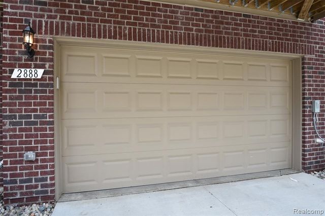 2888 Glenbar Circle, Rochester, MI 48307