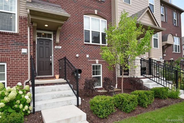 2888 Glenbar Circle, Rochester, MI 48307