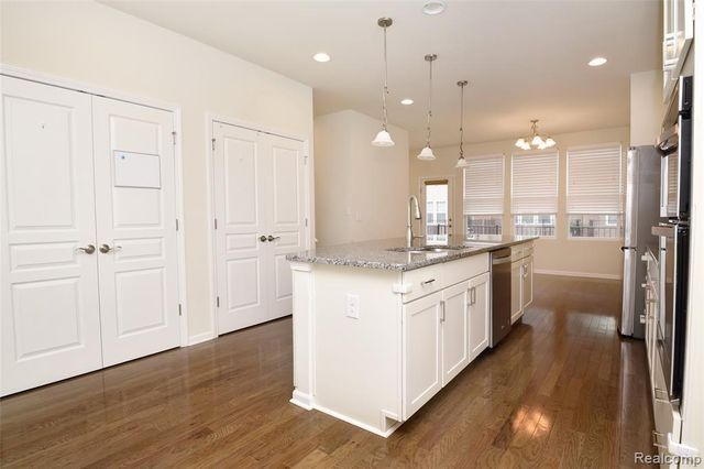 2888 Glenbar Circle, Rochester, MI 48307
