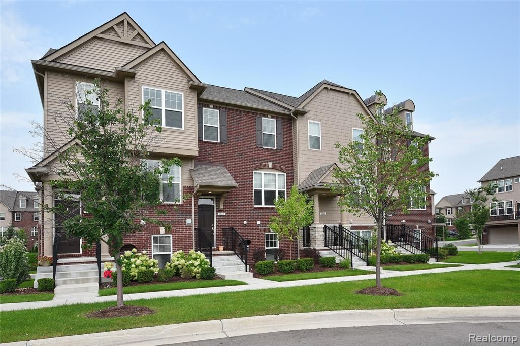 2888 Glenbar Circle, Rochester, MI 48307