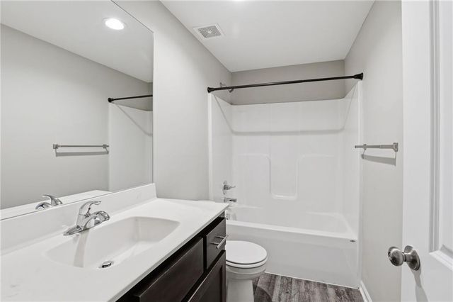 21805 Southcreek Road, Peculiar, MO 64078
