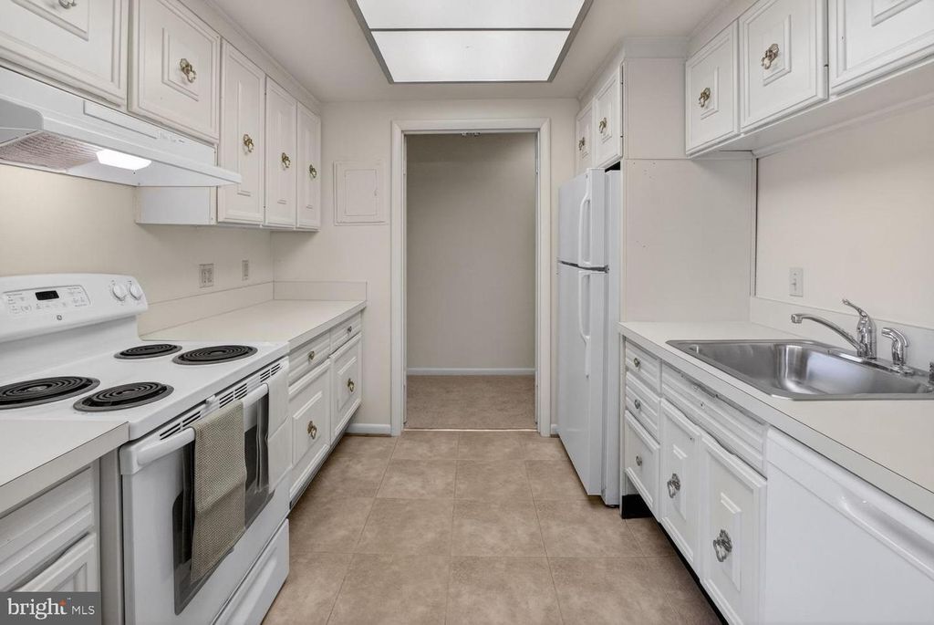 Image 3 of property listing at 3406 CHISWICK CT #47-2A, Silver Spring, MD 20906