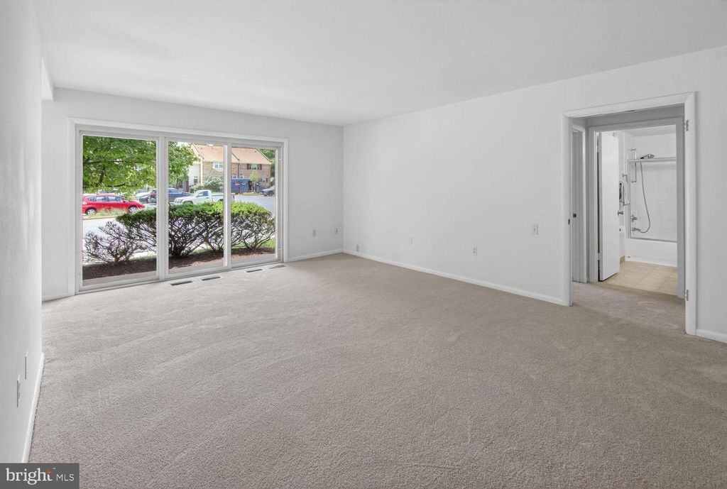 Image 7 of property listing at 3406 CHISWICK CT #47-2A, Silver Spring, MD 20906