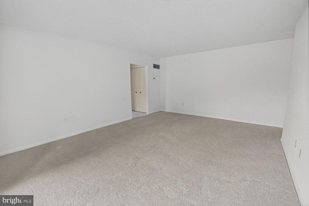 Image 9 of property listing at 3406 CHISWICK CT #47-2A, Silver Spring, MD 20906