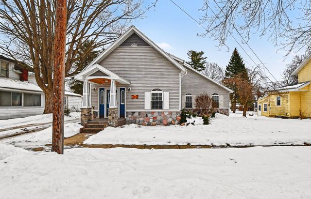 224 Pleasant Avenue Se, Caledonia Vlg, MI 49316