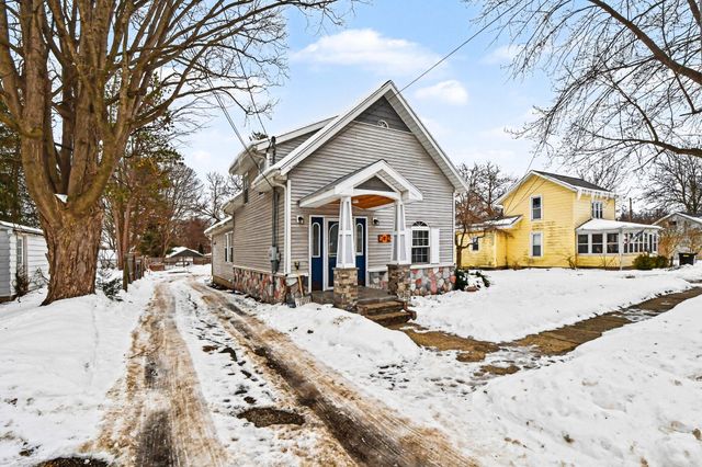 224 Pleasant Avenue Se, Caledonia Vlg, MI 49316