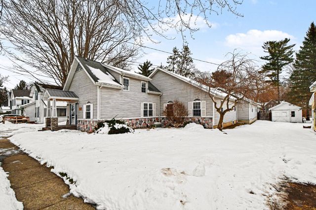 224 Pleasant Avenue Se, Caledonia Vlg, MI 49316