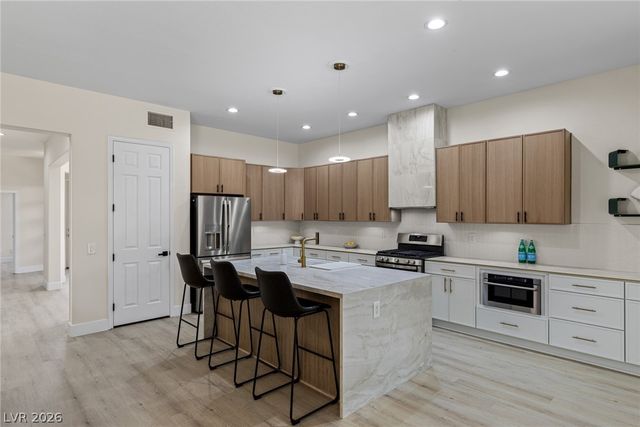 17 Winding Road, Henderson, NV 89052