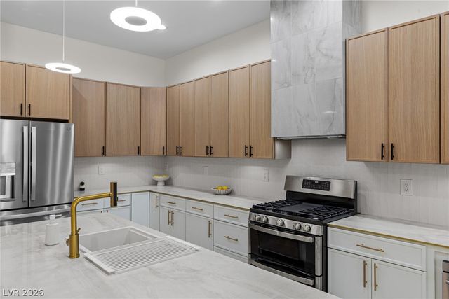 17 Winding Road, Henderson, NV 89052