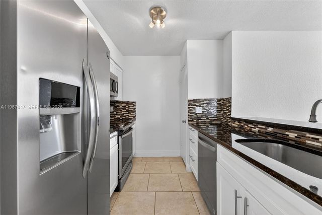 2841 N Oakland Forest Drive 110, Oakland Park, FL 33309